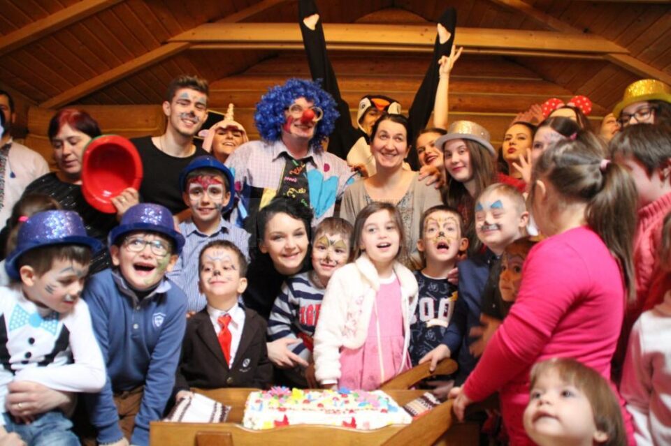 Petrecere pentru 23 de copii care suferă de autism și sindrom Down