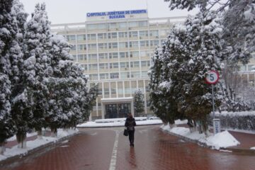 Tânăra a fost transportată la spital