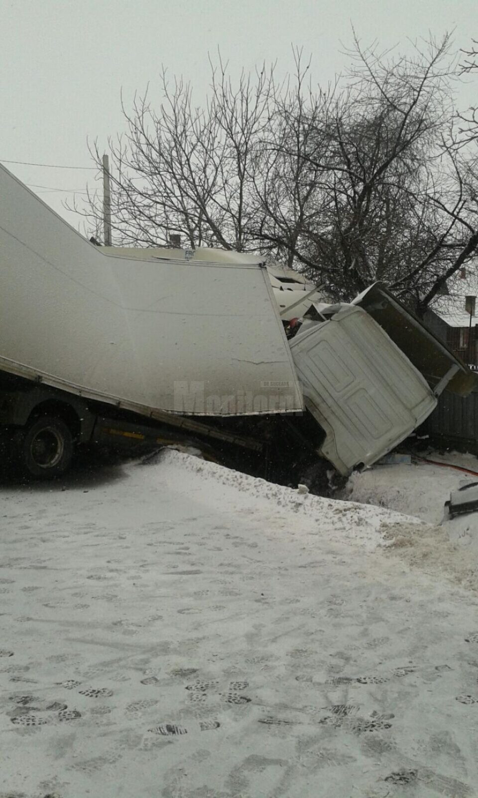 Accident grav, între două tiruri și o autoutilitară, la Băișești-Corun Luncii