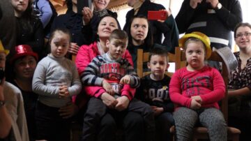Petrecere pentru 23 de copii care suferă de autism și sindrom Down