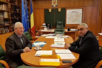Construirea a două noi grădinițe și finalizarea altor investiții, discutate de primarul Sucevei cu ministrul Valentin Popa
