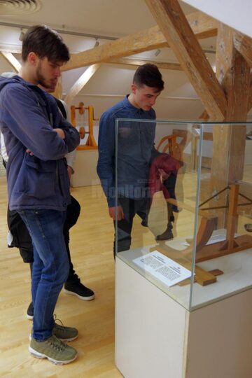 "Mașinile lui da Vinci", realizate după schițele celebrului artist, pot fi admirate la Muzeul de Istorie din Suceava