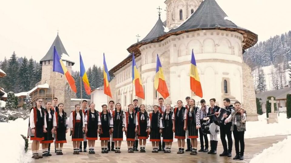 Grupul vocal-tradițional „Ai lui Ștefan, noi oșteni”, de la liceul din Vicovu de Sus Grupul vocal-tradițional „Ai lui Ștefan, noi oșteni”, de la liceul din Vicovu de Sus