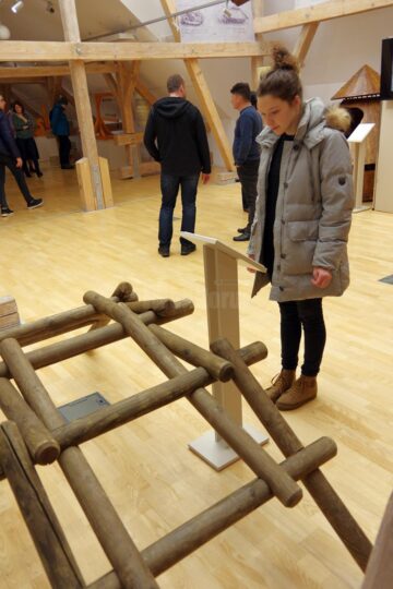 "Mașinile lui da Vinci", realizate după schițele celebrului artist, pot fi admirate la Muzeul de Istorie din Suceava