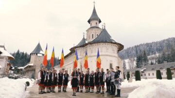Grupul vocal-tradițional „Ai lui Ștefan, noi oșteni”, de la liceul din Vicovu de Sus