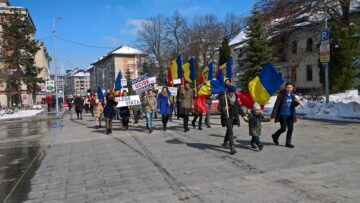 Câteva sute de oameni au protestat, sâmbătă, față de avorturi