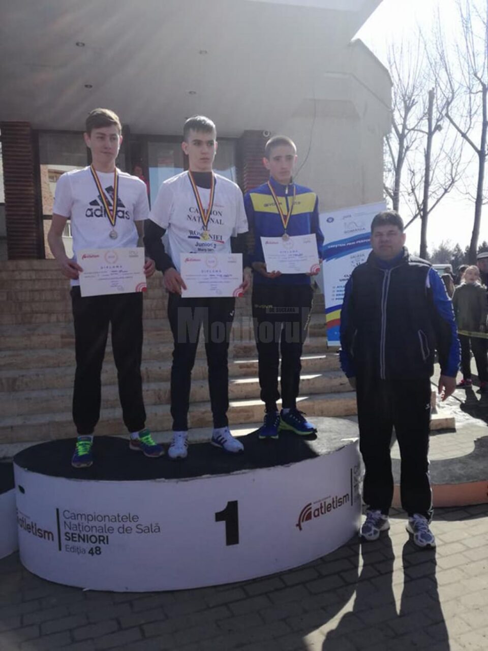 Darius Melenciuc loc I, Gabriel Voda locul II la juniori III si antrenorul Radu Mihalesc