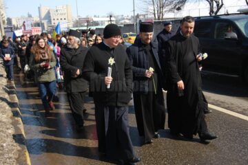 Câteva sute de oameni au protestat, sâmbătă, față de avorturi