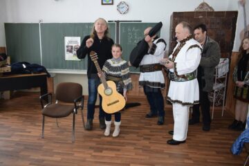 Ștefan Hrușcă sprijină copiii pasionați de folk din Ciocănești