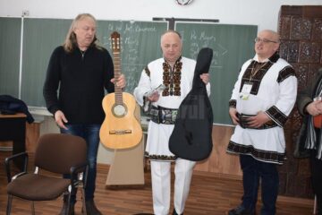 Ștefan Hrușcă sprijină copiii pasionați de folk din Ciocănești