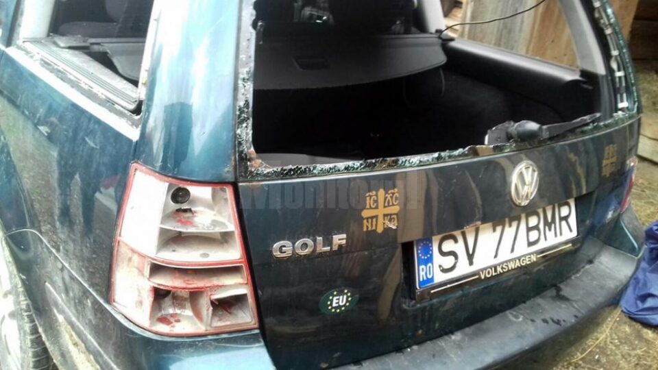 Mașina în care se aflau cei doi soți care au fost atacați