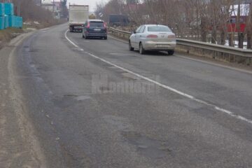 Drumuri naționale și județene intens circulate, pline de gropi care pun în pericol siguranța traficului