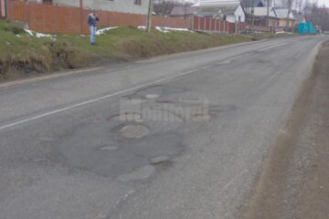 Drumuri naționale și județene intens circulate, pline de gropi care pun în pericol siguranța traficului