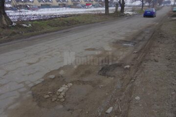 Așa arată drumul județean 208 A, la Ipotești
