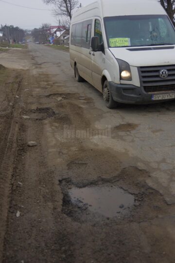 Drumuri naționale și județene intens circulate, pline de gropi care pun în pericol siguranța traficului
