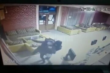 Barmanița s-a luptat cu agresorul