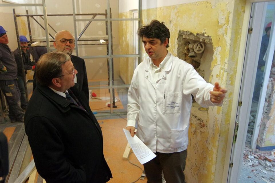 Președintele CJ, Gheorghe Flutur, managerul Vasile Rîmbu și seful Laboratorului de Imagistică, dr. Adrian Tătăranu