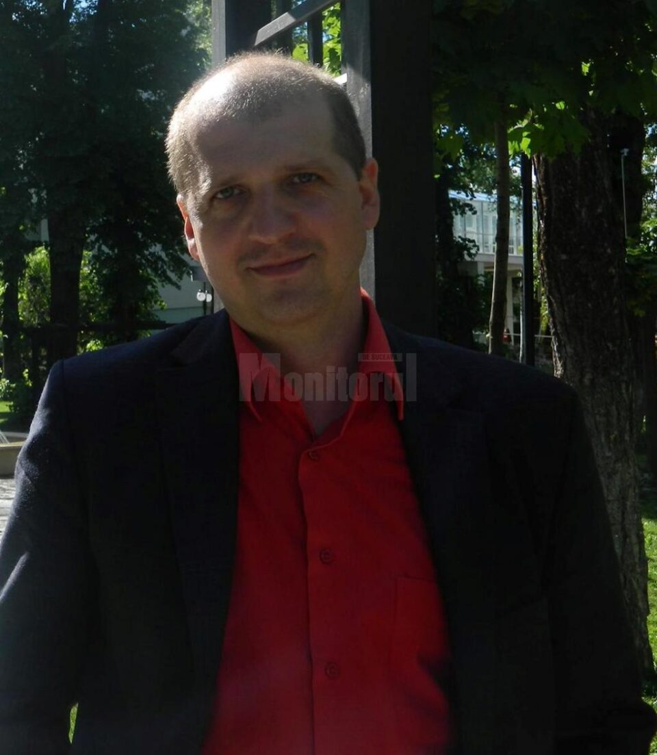 Universitarul Marius Costel Eși lansează „Coleg de generație”, vol. I