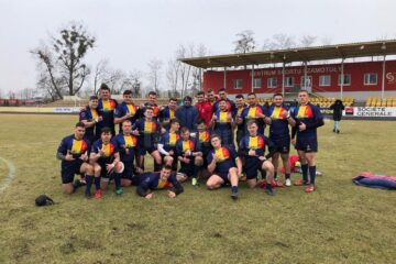 Rareș Prelucă (ultimul dreapta sus) la finalul meciului cu Belgia