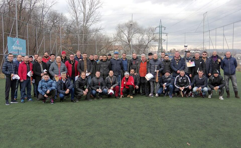 Participanții la campionatul de minifotbal, la ultima festivitate de premiere