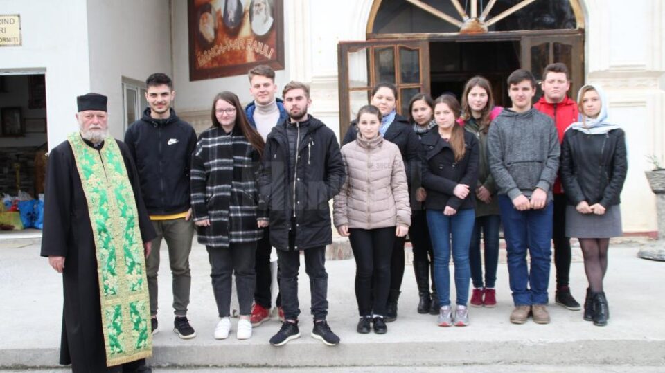 Ajutoare pentru bătrânii de la Mănăstirea Bogdănești