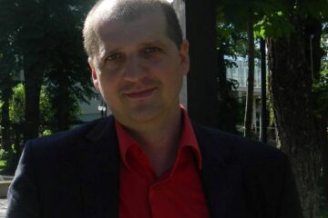 Universitarul Marius Costel Eși lansează Coleg de generație