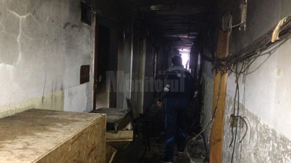 Holul de la etajul IV a suferit degradări importante