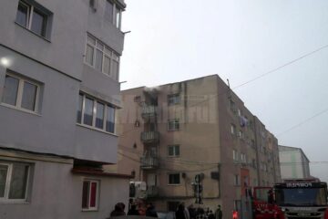Blocul în care a izbucnit incendiul