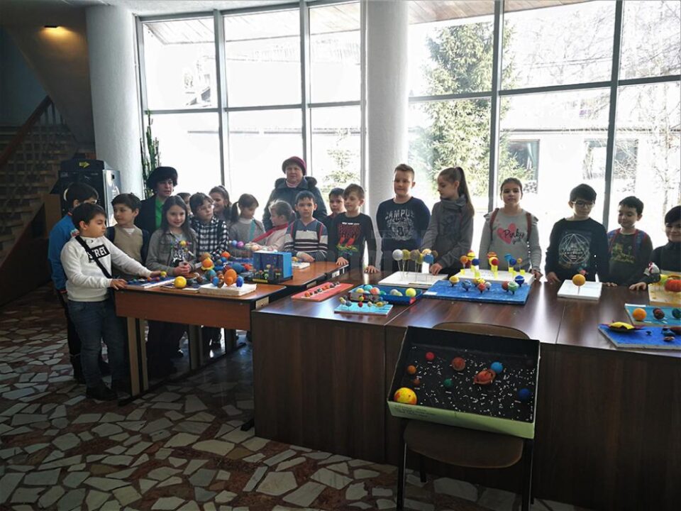 Să descoperim tainele Universului, alături de clasa a II-a A