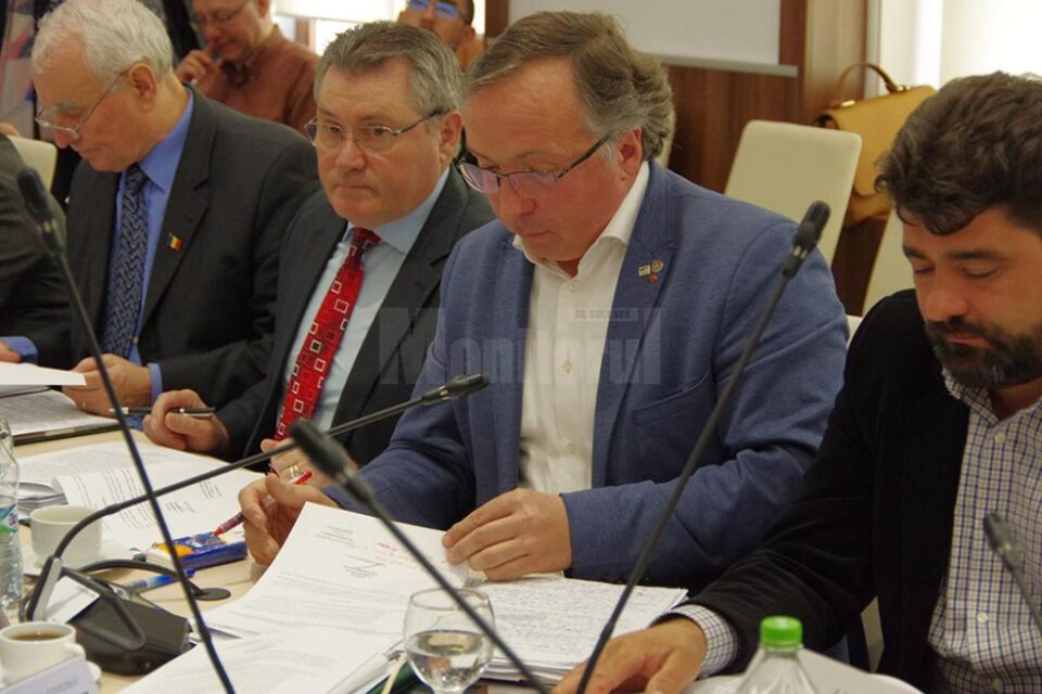 Consilierii PSD Cușnir și Nichitean i-au acordat lui Flutur o notă „aproape de maxim” pentru promovarea județului