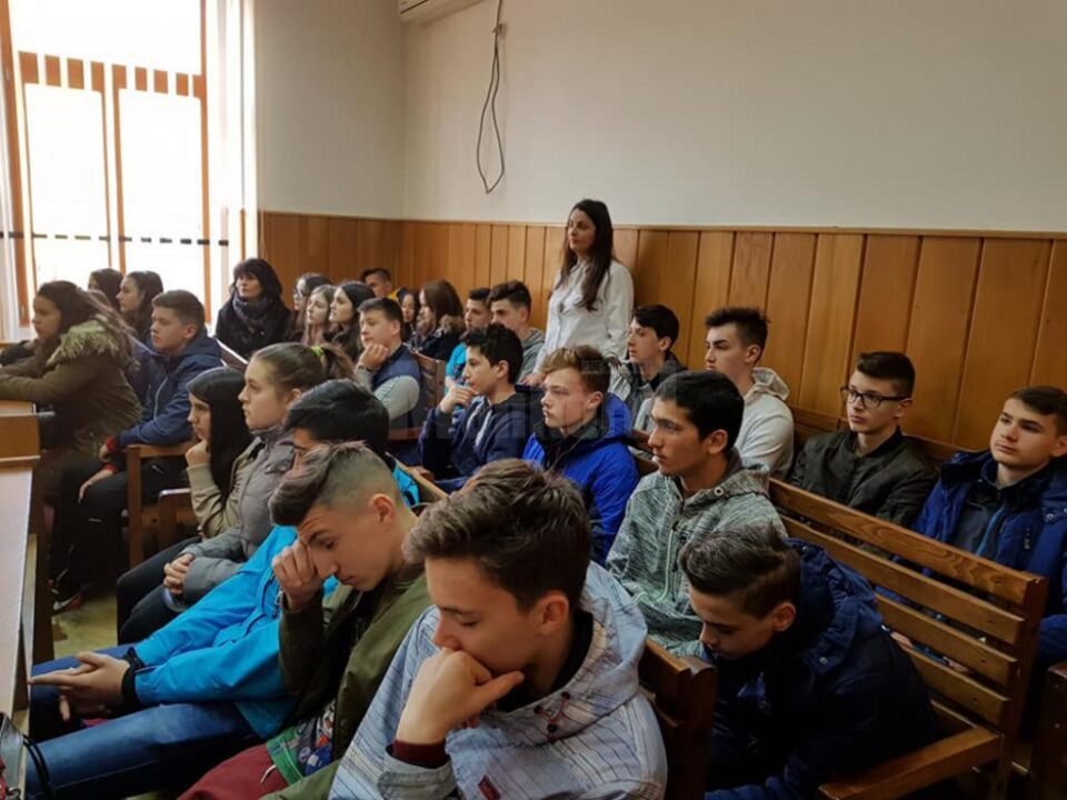 Elevii Școlii ,,Petru Comarnescu” Gura Humorului au învățat despre educație juridică