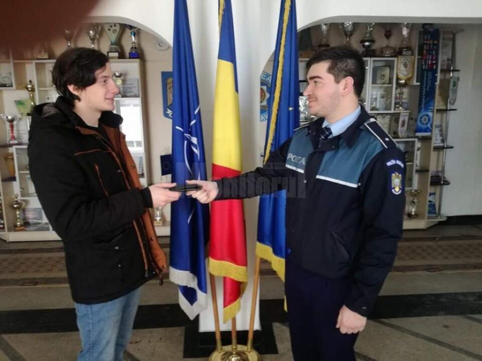 Tânărul de 23 de ani și-a recuperat portofelul pierdut
