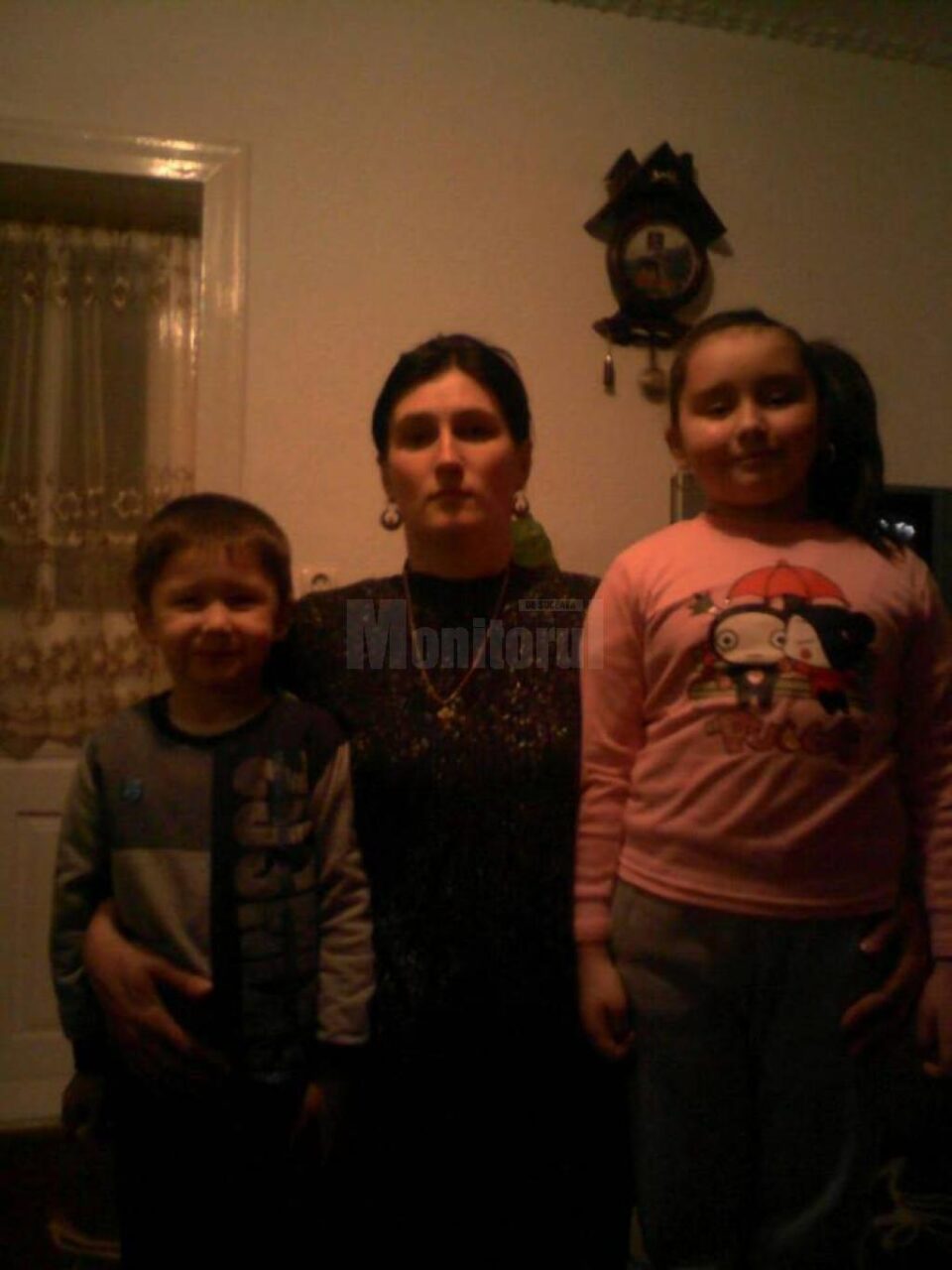 Cătălina Pușcașu, împreună cu cei doi copii ai săi