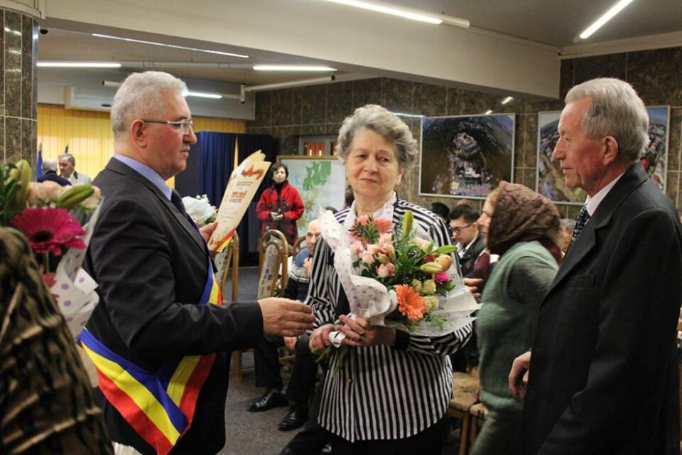 „Cuplurilor de Aur”le-au fost oferite diplome de fidelitate, buchete de flori și premii bănești