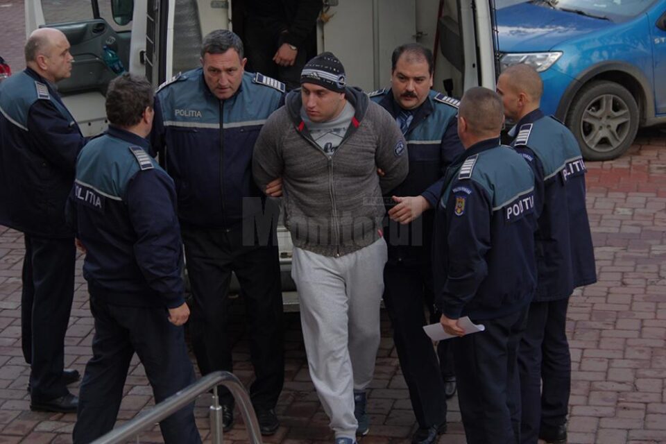 Alexandru Huțuleac, zis „Duțu”, se află în arest preventiv din ziua în care l-a lovit cu sabia în cap pe polițistul Sfichi Alexandru Huțuleac, zis „Duțu”, se află în arest preventiv din ziua în care l-a lovit cu sabia în cap pe polițistul Sfichi