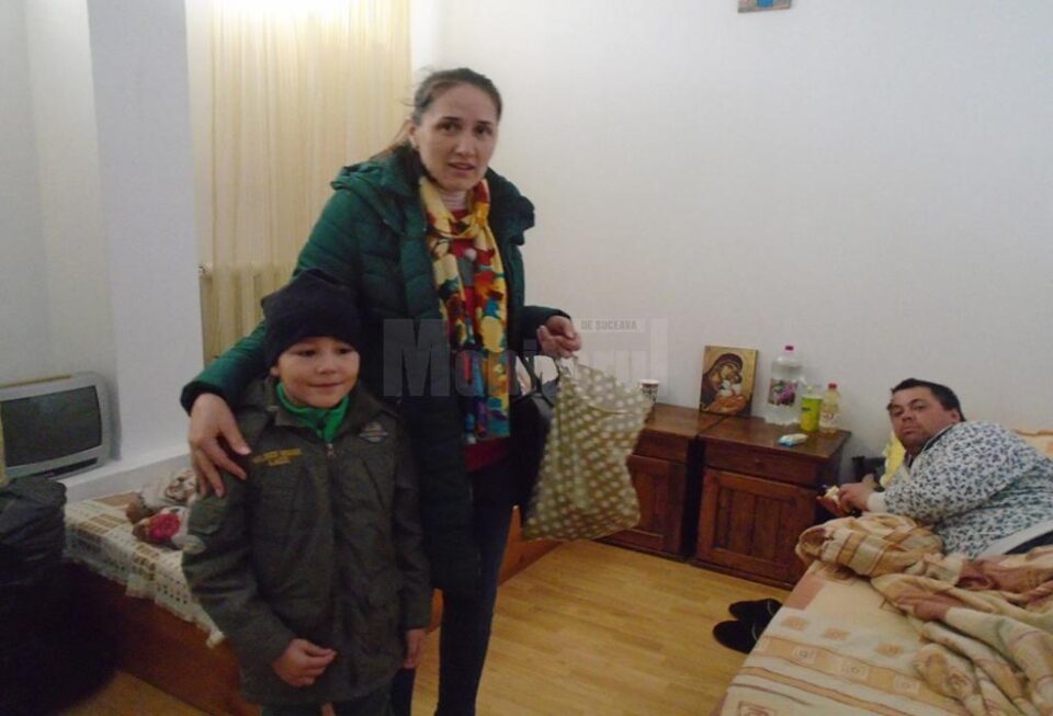 Daruri și surprize pentru cămine de bătrâni din județ, din partea școlii din Verești
