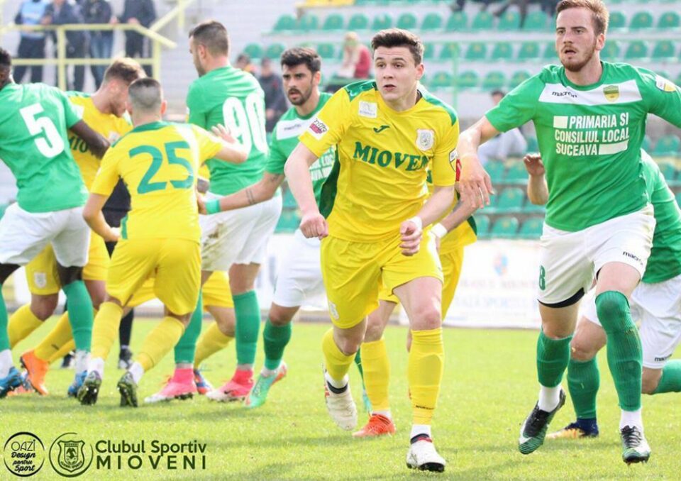 Apărarea suceveana n-a rezistat decât o repriza în confruntarea de la Mioveni Foto: Clubul Sportiv Mioveni Apărarea suceveana n-a rezistat decât o repriza în confruntarea de la Mioveni Foto: Clubul Sportiv Mioveni