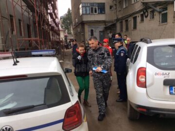 Florentina Cercel și negociatorul după ce s-a dat jos de pe macara