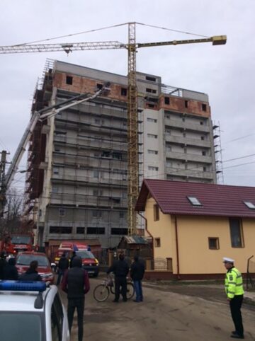 Macaraua pe care s-a urcat tânăra