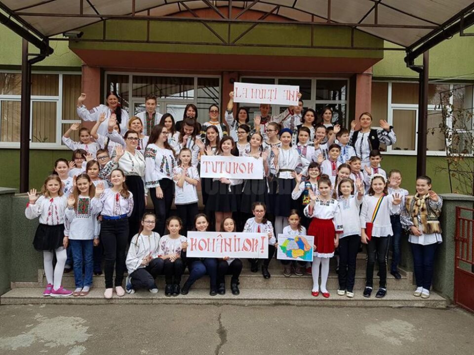 Școala Gimnazială „Miron Costin” a sărbătorit 100 de ani de la Unirea Basarabiei cu România