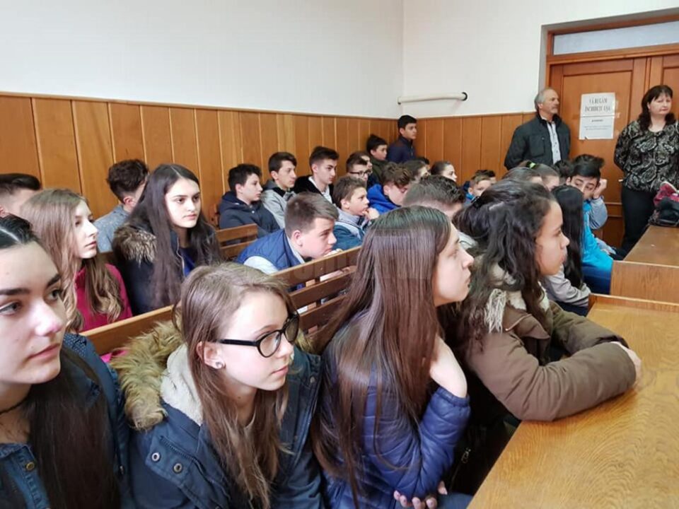 Elevii Școlii ,,Petru Comarnescu” Gura Humorului au învățat despre educație juridică