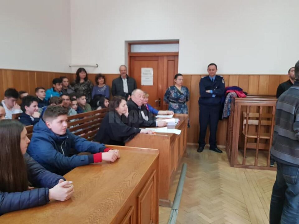Elevii Școlii ,,Petru Comarnescu” Gura Humorului au învățat despre educație juridică