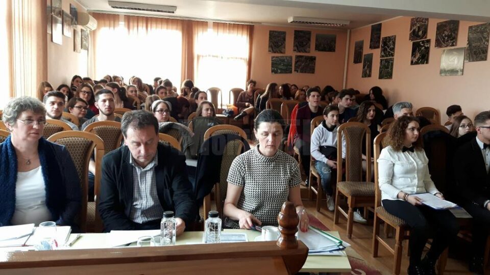 Concursul școlar „Savanți români în slujba omenirii“, la Colegiul „Petru Mușat“
