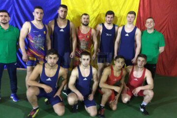 Echipa de lupte seniori a CSM Suceava și antrenorii Andrei Bolohan și Daniel Ciubotaru