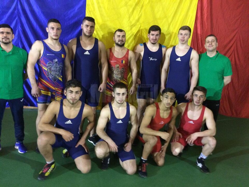 Echipa de lupte seniori a CSM Suceava și antrenorii Andrei Bolohan și Daniel Ciubotaru