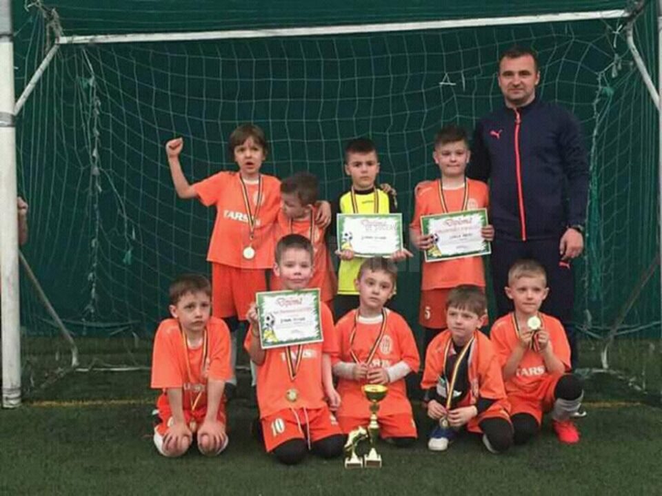 Micii fotbaliști de la Juniorul Suceava au terminat pe locul doi turneul de la Bacău Micii fotbaliști de la Juniorul Suceava au terminat pe locul doi turneul de la Bacău