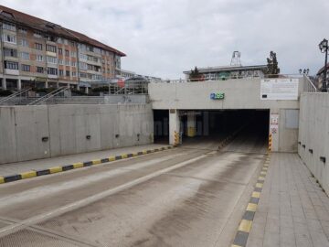 Parcările subterane din Centrul Sucevei, golite de mașini, după introducerea taxei de parcare