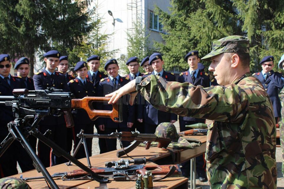 Excursie de consiliere și orientare profesională, pentru elevii Colegiului Militar din Câmpulung