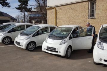 Primele mașini electrice cumpărate din fonduri elvețiene au ajuns la Primăria Suceava