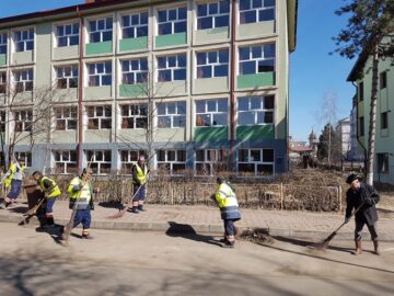Lungu a ieșit la curățenie și la plantare de arbori, în zona centrală a Sucevei